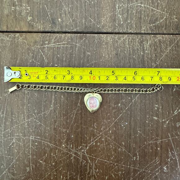 VINTAGE‎ Silver tone Chain bracelet with Heart Shaped Locket Charm - Picture 2 of 3